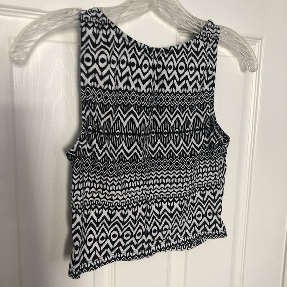 3/$25 Weavers Printed Cropped Tank - Picture 2 of 4